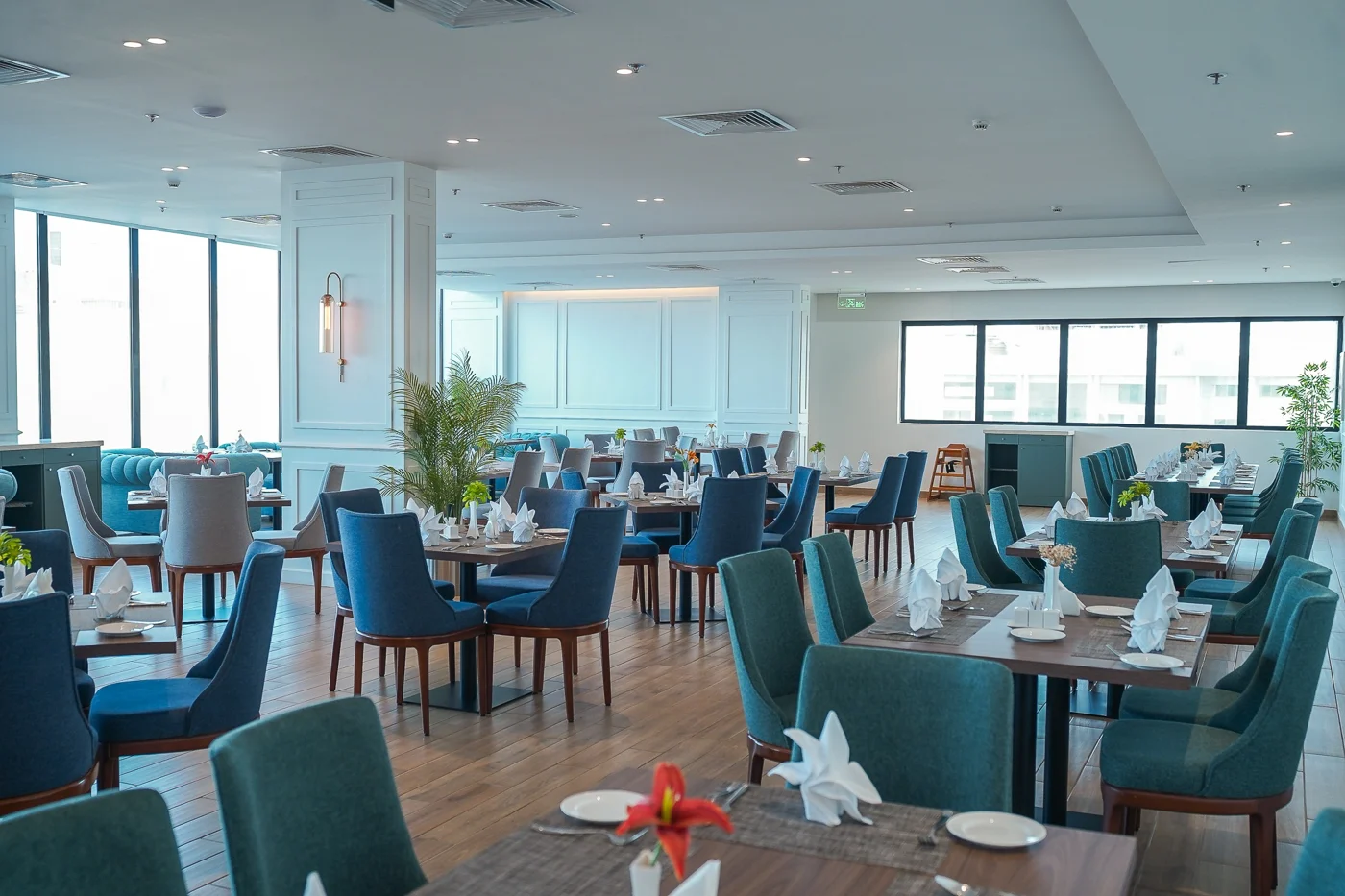 Tables ready to welcome you at TAMARA’S